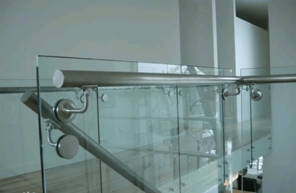 Glass-Rail