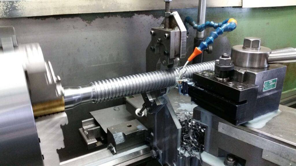 threading on lathe machine