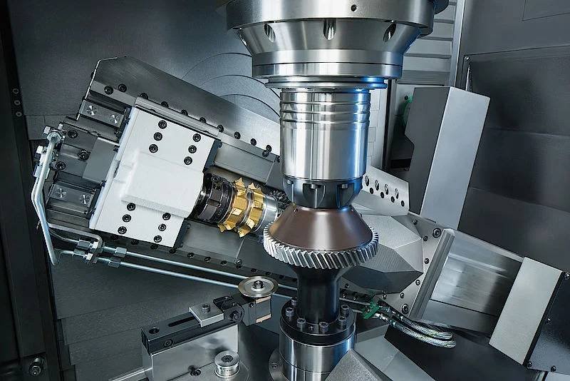 gear hobbing machine working at al karam eng turning llc